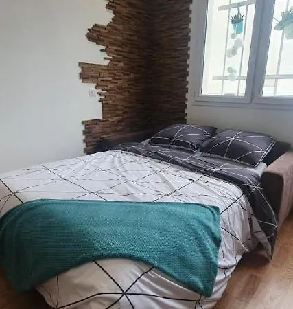 Le Paon Chaleureux Et Calme Entre Paris Et Disneyland Apartment Ozoir-la-Ferriere